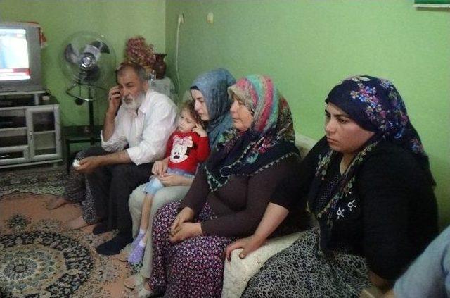 Işid’in Elinden Kurtarılan Rehinelerden Polis Memuru Ömer Çil’in Evinde Büyük Sevinç