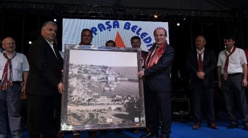 Vali &Ouml;zt&uuml;rk "karadenizliler Gecesi"nde Hemşehrilerine Veda Etti