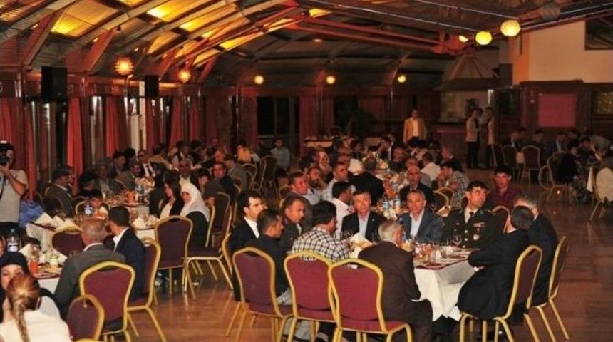 Gaziler Onuruna Yemek