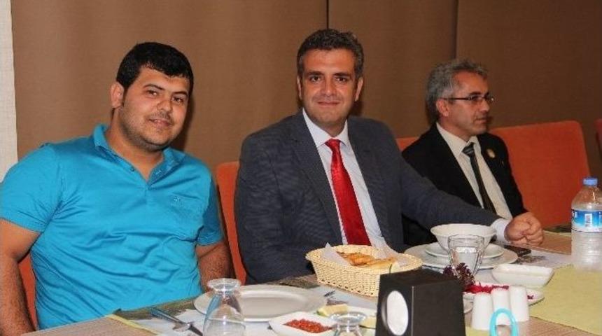 Ak Parti Konyaaltı İl&ccedil;e Gen&ccedil;lik Kolları&rsquo;ndan Gaziler Onuruna Yemek