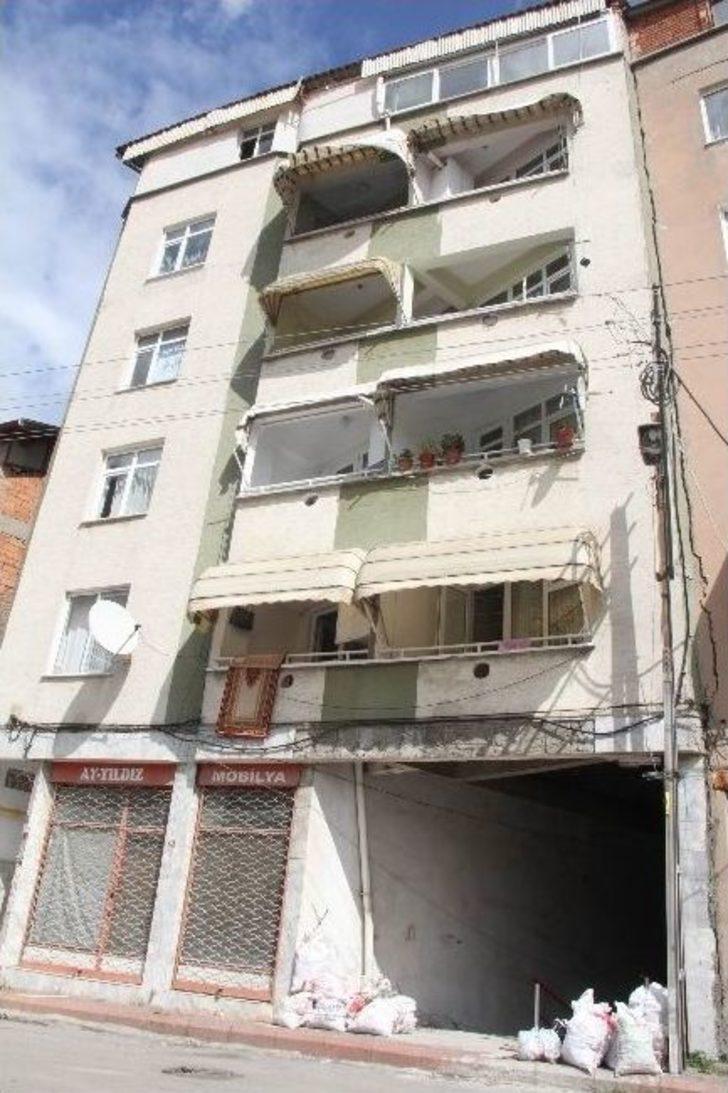 Evin Altından Sokak Geçiyor G3