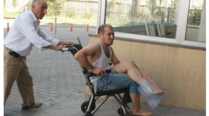 Merdivenden D&uuml;şen Adam Yaralandı