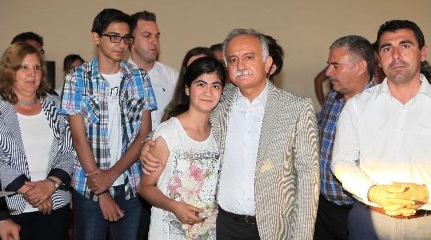 Bayraklı&rsquo;da Duygulandıran &Ouml;d&uuml;l T&ouml;reni