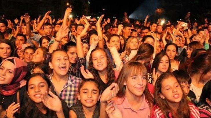 Saruhanlı’da Burcu Güneş Rüzgarı Esti G2