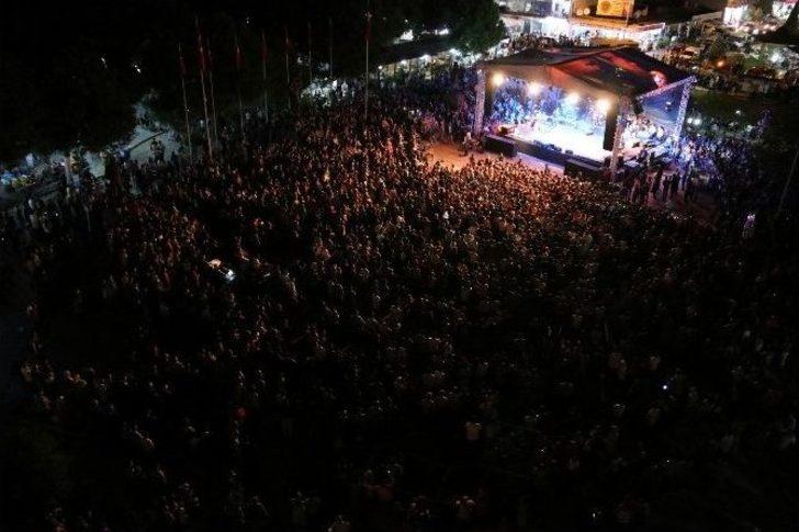 Saruhanlı’da Burcu Güneş Rüzgarı Esti G4