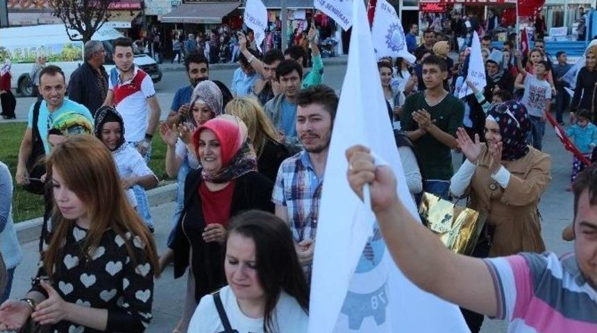 Tekstil İş&ccedil;ileri, İşten &Ccedil;ıkarılan 9 İş&ccedil;i İ&ccedil;in Y&uuml;r&uuml;d&uuml;