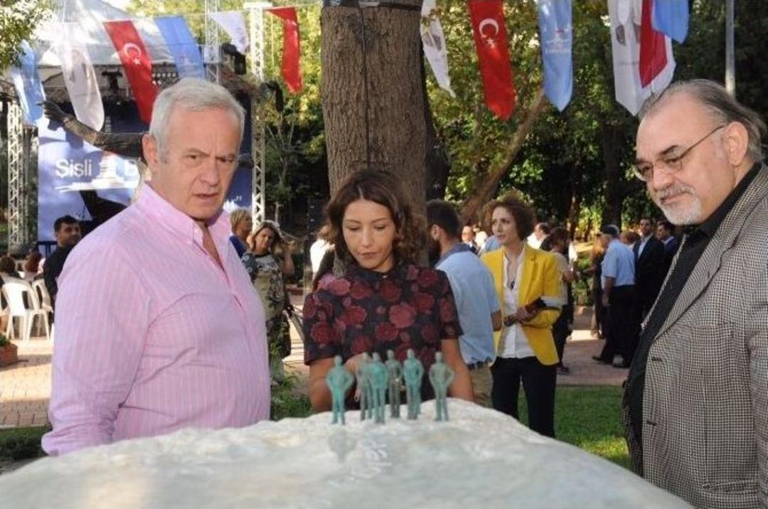 Başkan İn&ouml;n&uuml;, Gen&ccedil; Heykel Sergisi&rsquo;nin A&ccedil;ılış T&ouml;renine Katıldı