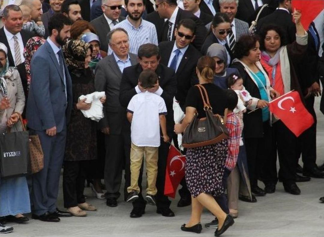 Başbakan Davutoğlu&rsquo;nu Hi&ccedil; Bu Kadar Mutlu G&ouml;rmediniz