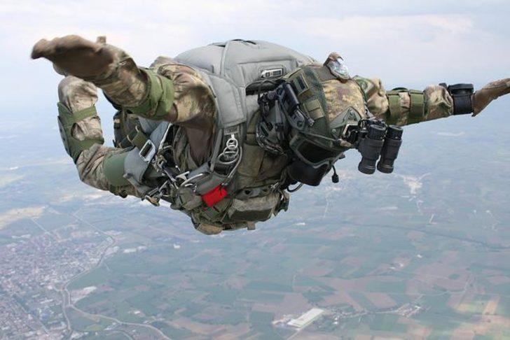 Bordo berelilerin paraşüt eğitimi nefes kesti  G3