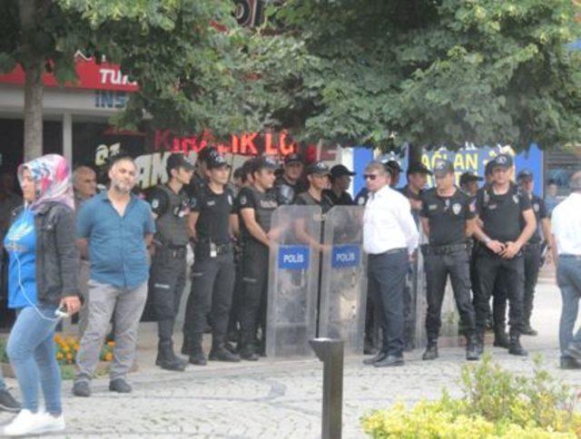 İYİ Partililerden Sancaktepe Belediye Başkanına protesto