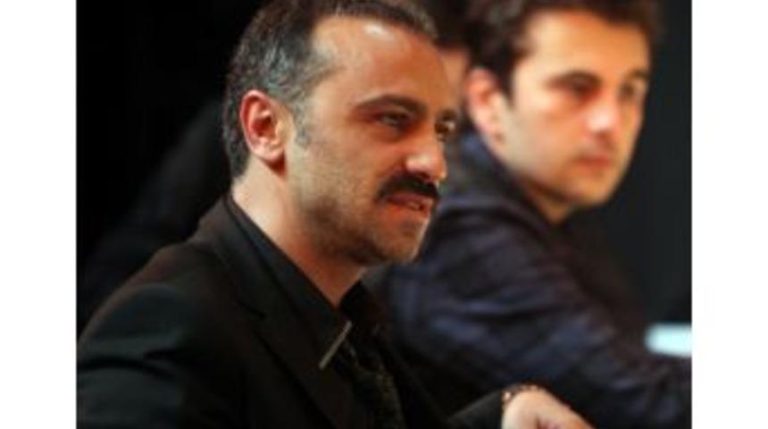 On İki &Ouml;fkeli Adam &Uuml;sk&uuml;dar M&uuml;sahipzade Celal Sahnesi&lsquo;nde