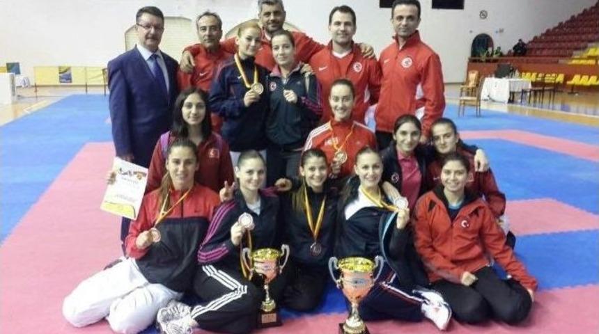 Karate Bayan Milli Takımı Balkan Şampiyonu Oldu