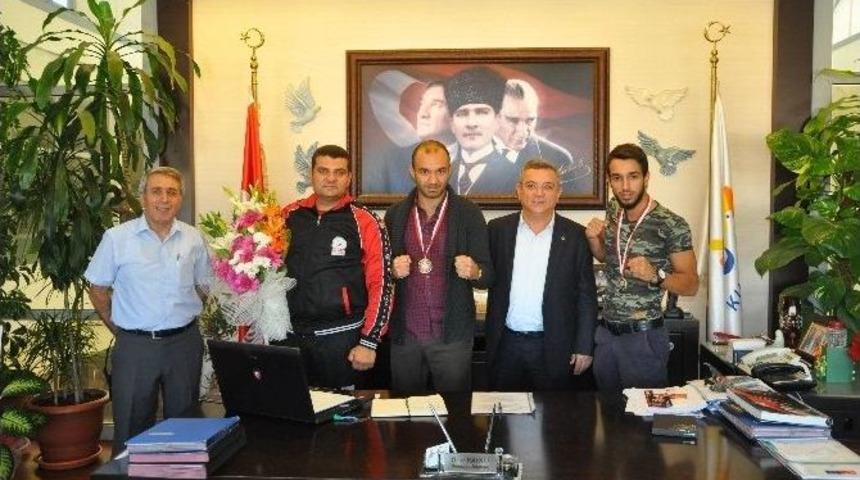 Başkan Kayalı&rsquo;ya Muay-thai Teşekk&uuml;r&uuml;