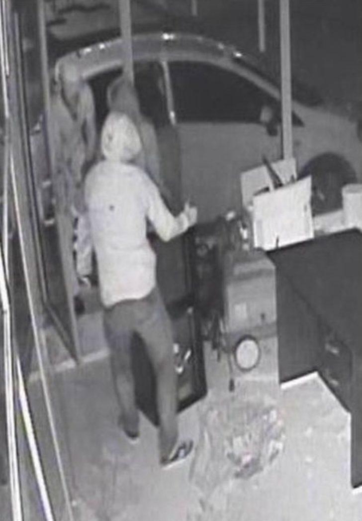 İçi Boş Çelik Kasayı İşte Böyle Çaldılar G5