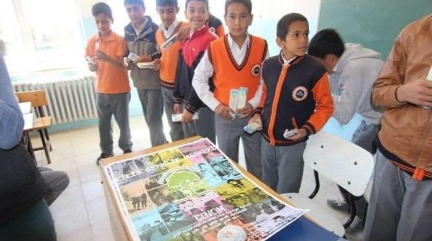 Elbeyli İl&ccedil;esi Okuluna Kalem Seti Dağıtımı