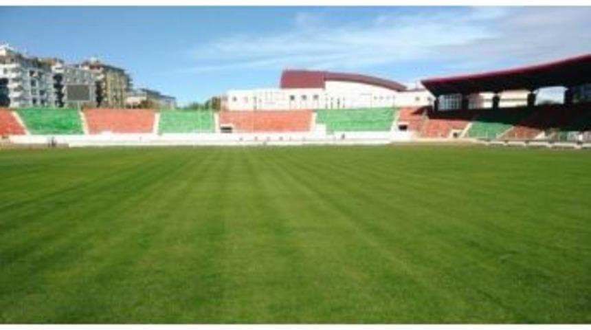 Atatürk Stadı’nın Zemini Futbol İçin Elverişli Hale Getirildi