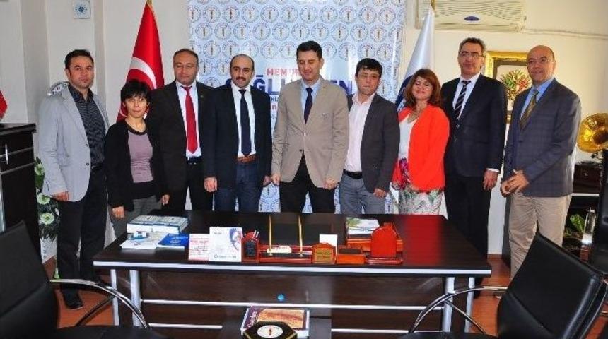 Rekt&ouml;r Adayı Ahmet Var Sağlık-sen&rsquo;i Ziyaret Etti
