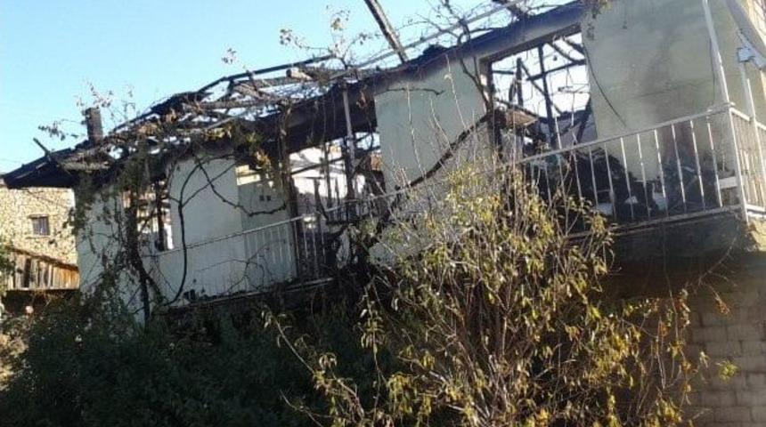 K&ouml;pr&uuml;başı&rsquo;nda Ev Yangını