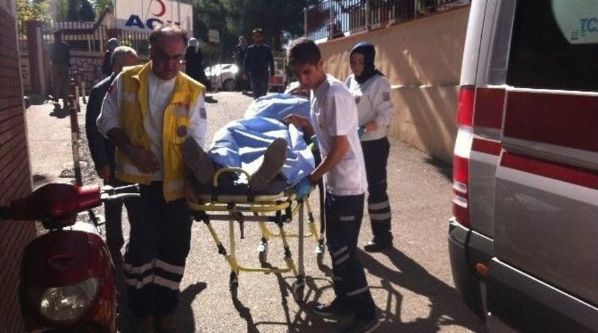 Kamyon Devrildi: 1 Yaralı