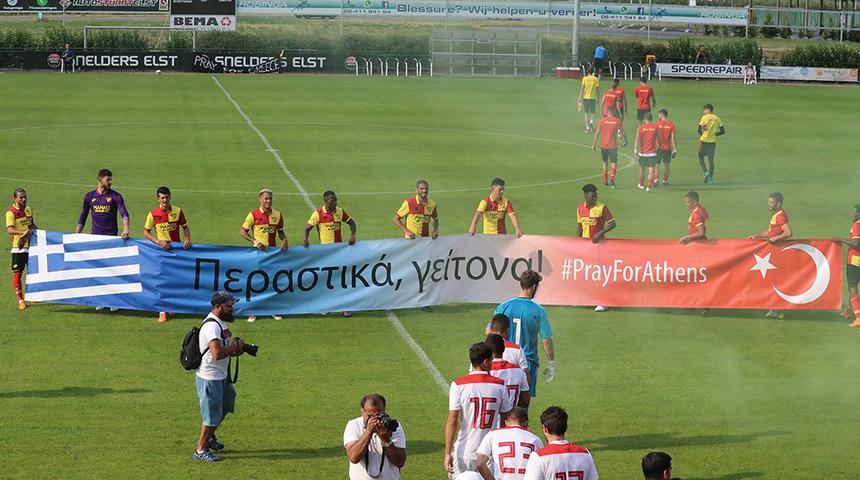 Göztepe, Olympiakos maçına 'Geçmiş olsun komşu' pankartıyla çıktı