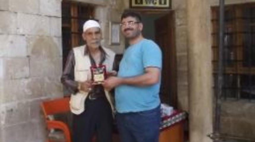 Yeşilay&rsquo;dan, Eski Alkol Bağımlısına Anlamlı Plaket