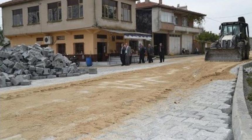 Hayrabolu&rsquo;da Yol Yapım &Ccedil;alışmaları Devam Ediyor