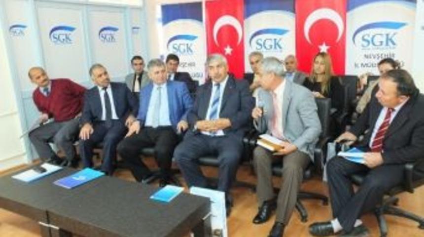 Sosyal Yardımlaşma Vakfı M&uuml;d&uuml;rlerine Y&ouml;nelik Bilgilendirme Toplantısı D&uuml;zenlendi