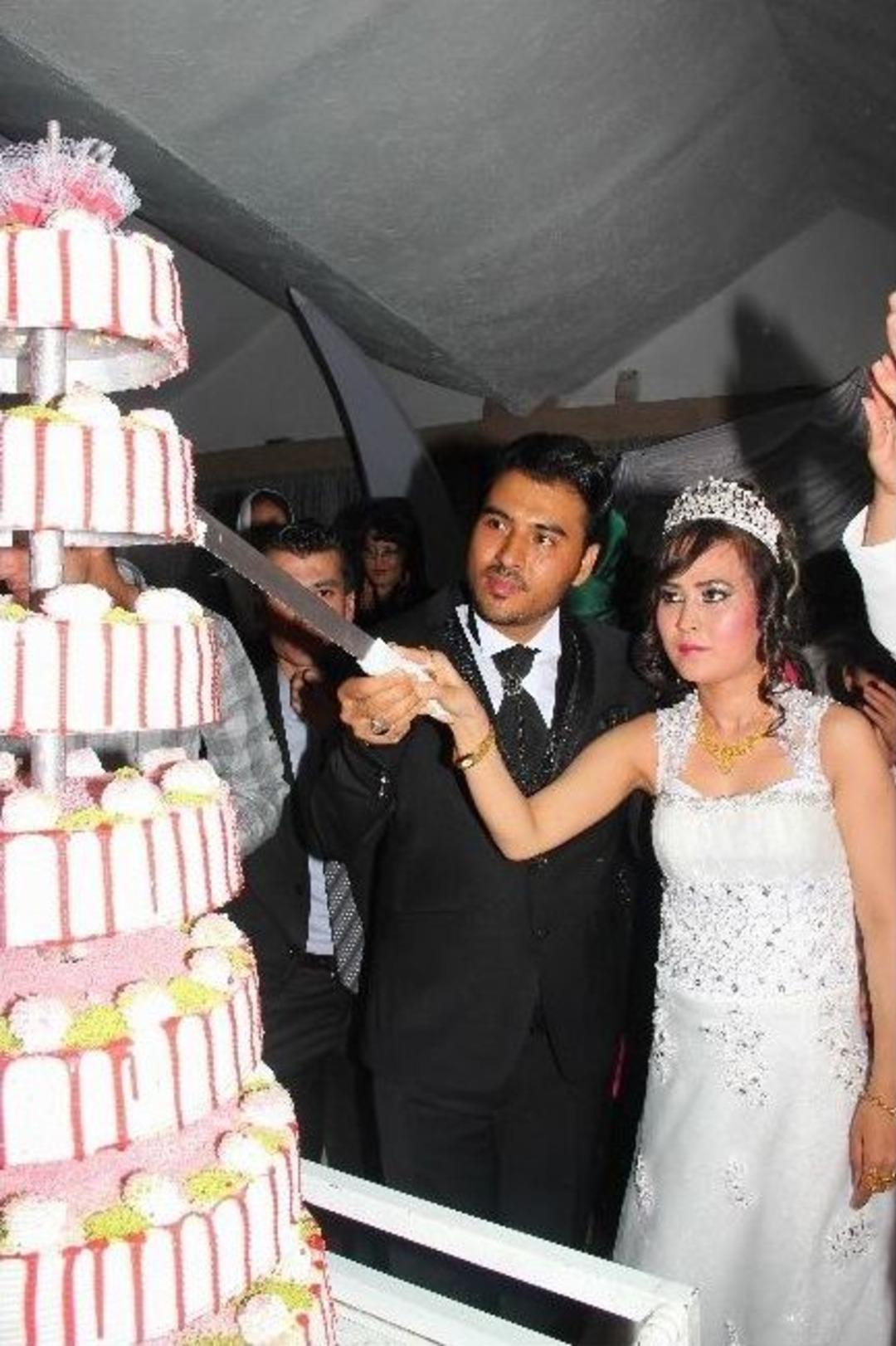 Sığınmacı Afgan &Ccedil;iftin D&uuml;ğ&uuml;n&uuml;