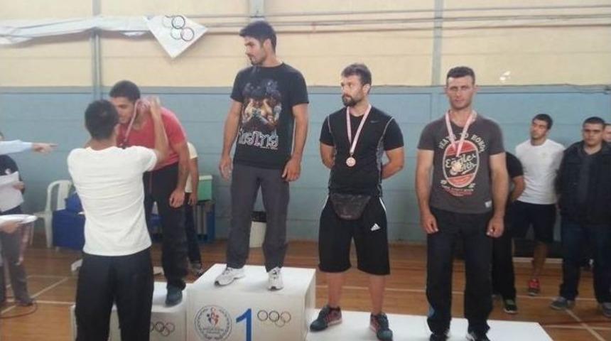 Kick Boks&rsquo;ta Urla&rsquo;ya İki &Ouml;d&uuml;l Birden
