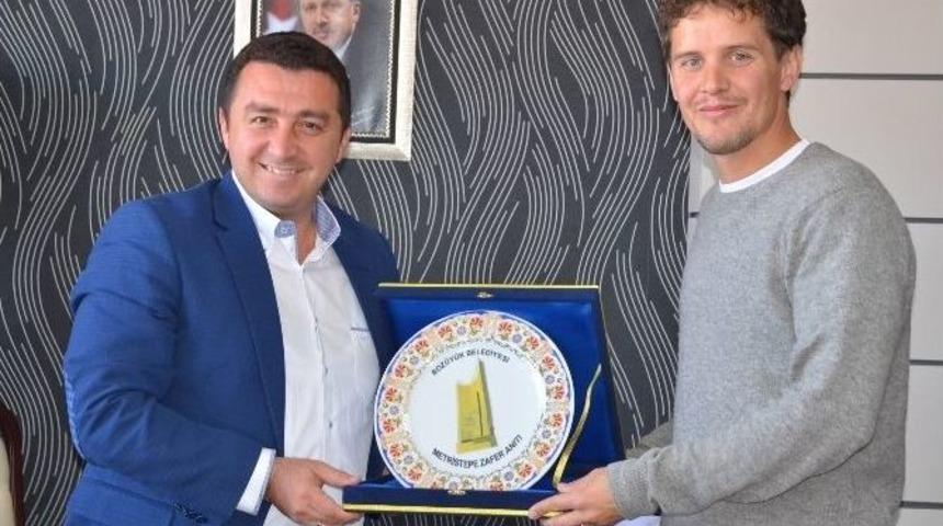 Macaristanlı &Ouml;ğrenciler Başkan Bakıcı&rsquo;yı Ziyaret Etti