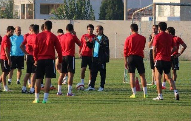 Manisaspor, Karşıyaka Maçına Saruhanlı’da Hazırlanıyor