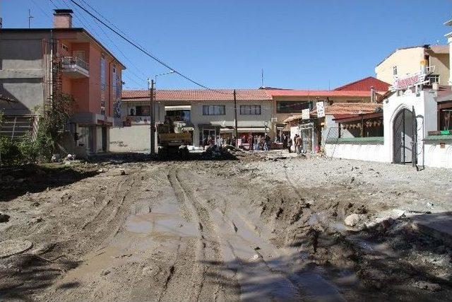 Trafik Yükü Yoğun Olan Olan Caddelere Öncelik Veriyoruz