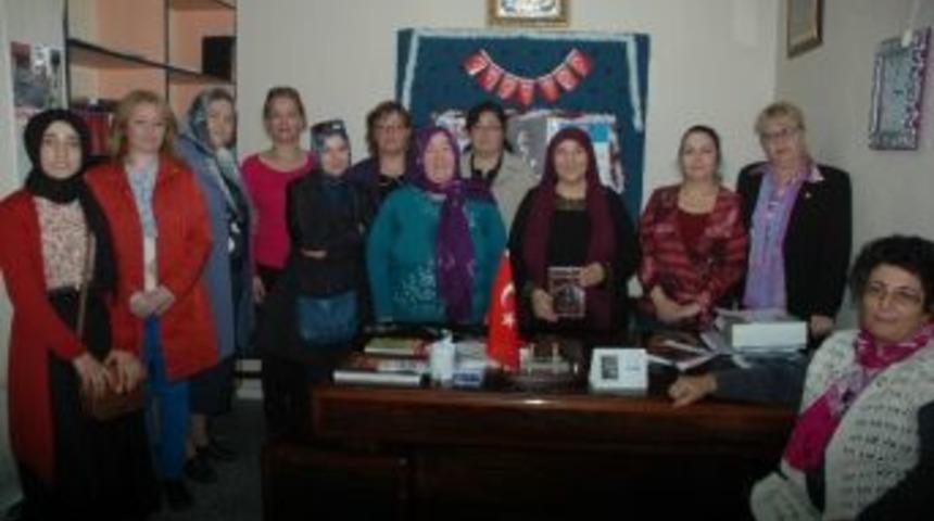 Kadın Şairler Bir Araya Geldi