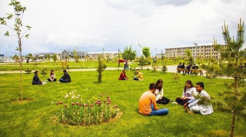 Ağrı İbrahim &Ccedil;e&ccedil;en &Uuml;niversitesi Hızla B&uuml;y&uuml;yor