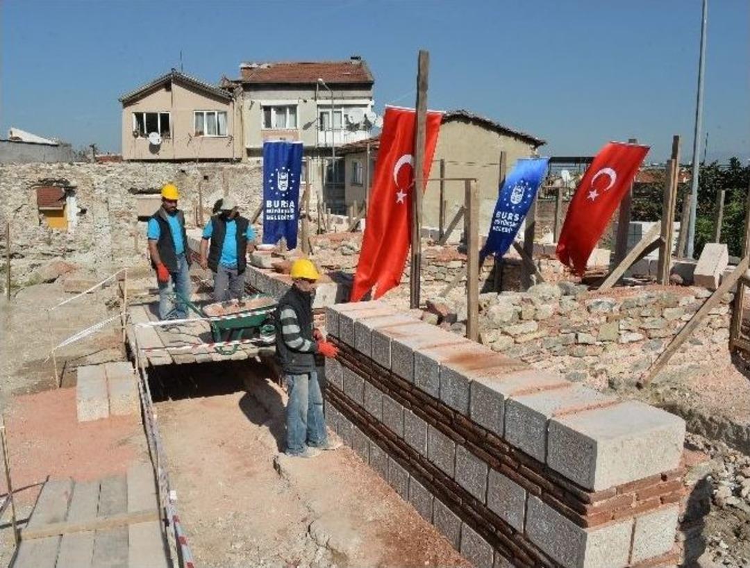 Bayazid Paşa Medresesi K&uuml;llerinden Doğuyor