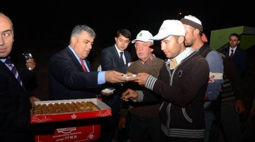 Başkan &Ouml;zg&uuml;ven Asfalt &Ccedil;alışmalarını Yerinde İnceledi