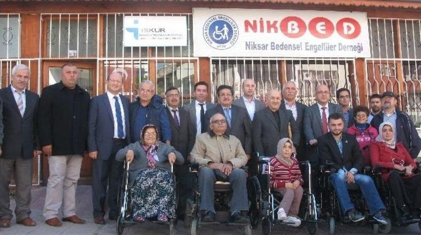 Niksar&rsquo;da Tekerlekli Sandalye Dağıtıldı