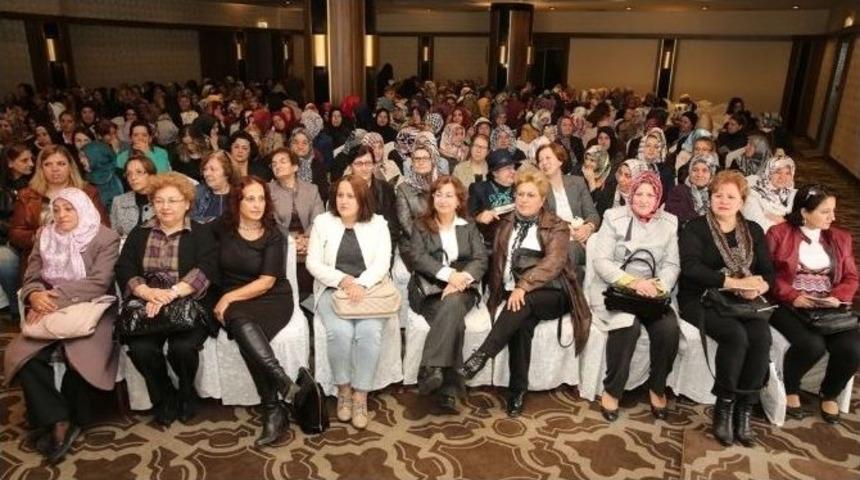 Nil&uuml;ferli Kadınlar Sennur Sezer&rsquo;le Buluştu