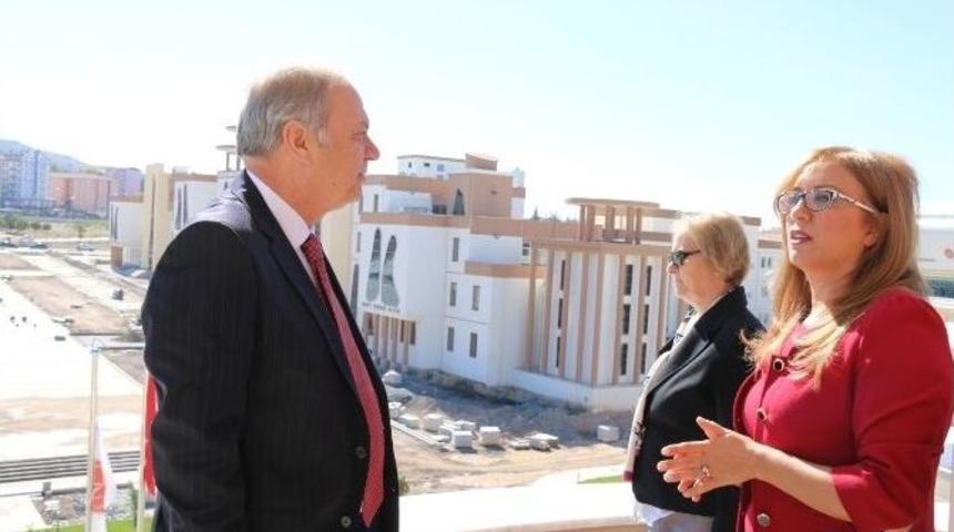 Cumhurbaşkanlığı Başdanışmanı Prof. Dr. İsen Nevşehir&rsquo;de