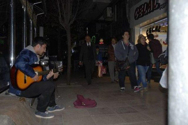 Eskişehir’de Sokak Müzisyenleri Kulakların Pasını Sildi