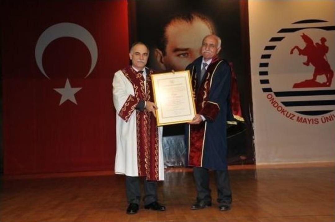 Om&uuml;&rsquo;den Şair Cahit Koytak&rsquo;a Fahri Doktora