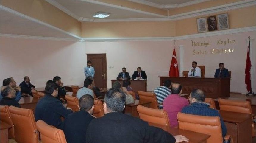 Başkan Yardımcısı &Ouml;zdemir Halk G&uuml;n&uuml;nde Esnaflarla G&ouml;r&uuml;şt&uuml;