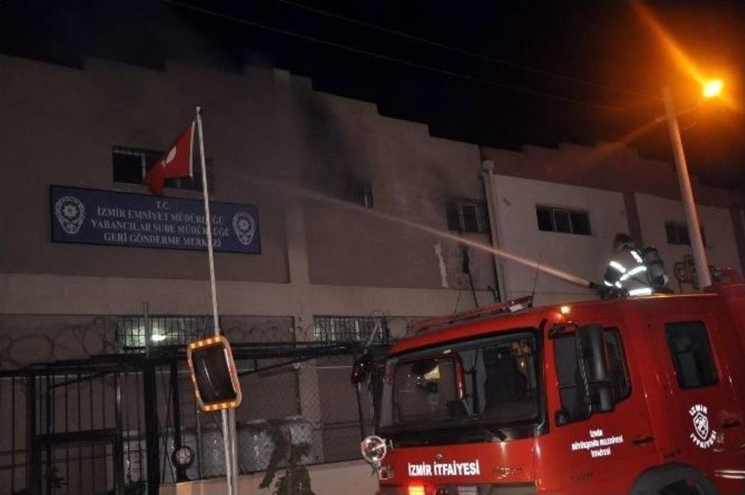 Ka&ccedil;ak G&ouml;&ccedil;menler, Emniyet Binasını Yine Ateşe Verdi