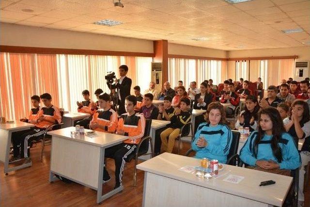 Osmaniye Belediyesi’nde Amatör Spor Futbol Kulüplerine Maddi Destek
