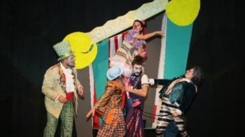 "ayışığı Sirki" K&uuml;&ccedil;&uuml;k Seyircilerle Buluştu