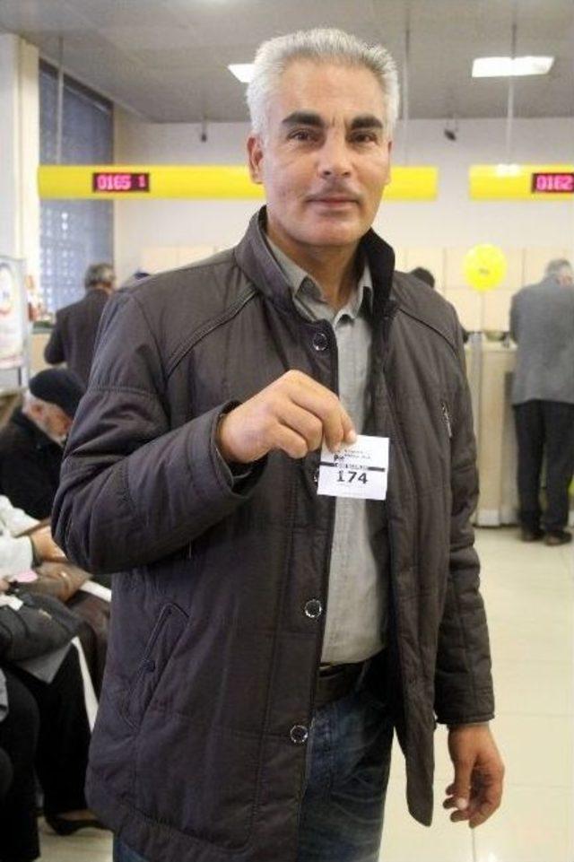 Elektrik Faturasını &Ouml;demeye Geldi, B&uuml;y&uuml;k S&uuml;rpriz Yaşadı 1