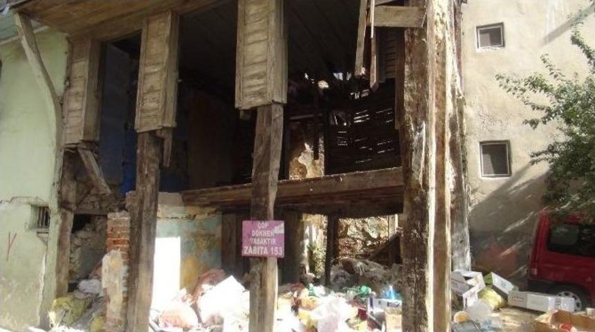 Metruk Binalar Vatandaşları İsyan Ettirdi