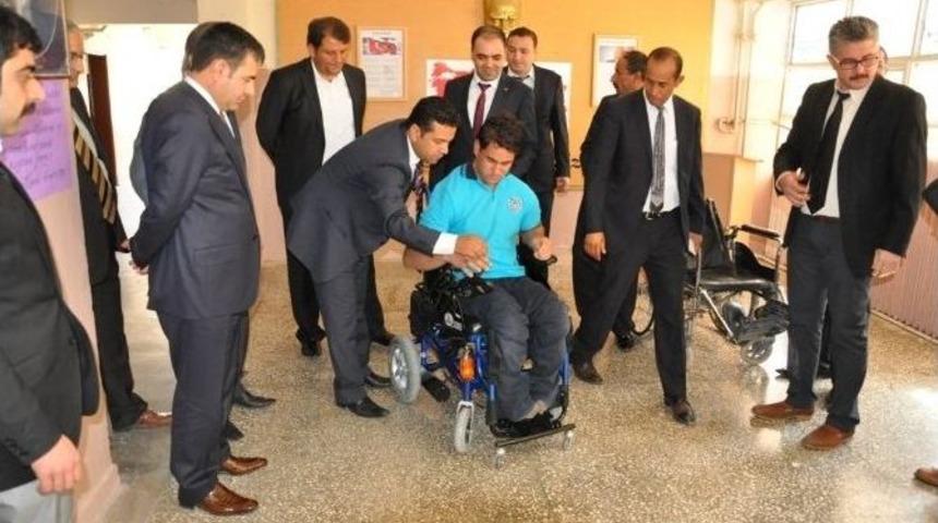 Engelli &Ouml;ğrenciye Anlamlı Hediye