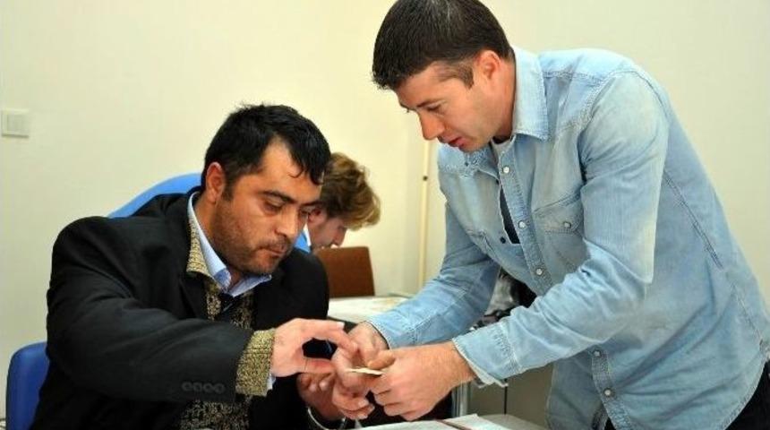 Maket U&ccedil;ak Yaparak Hayata Tutunuyorlar