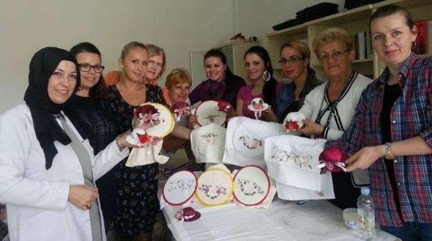 Fojnicalı Kadınlar T&uuml;rk El Sanatları&rsquo;nı &Ouml;ğreniyor
